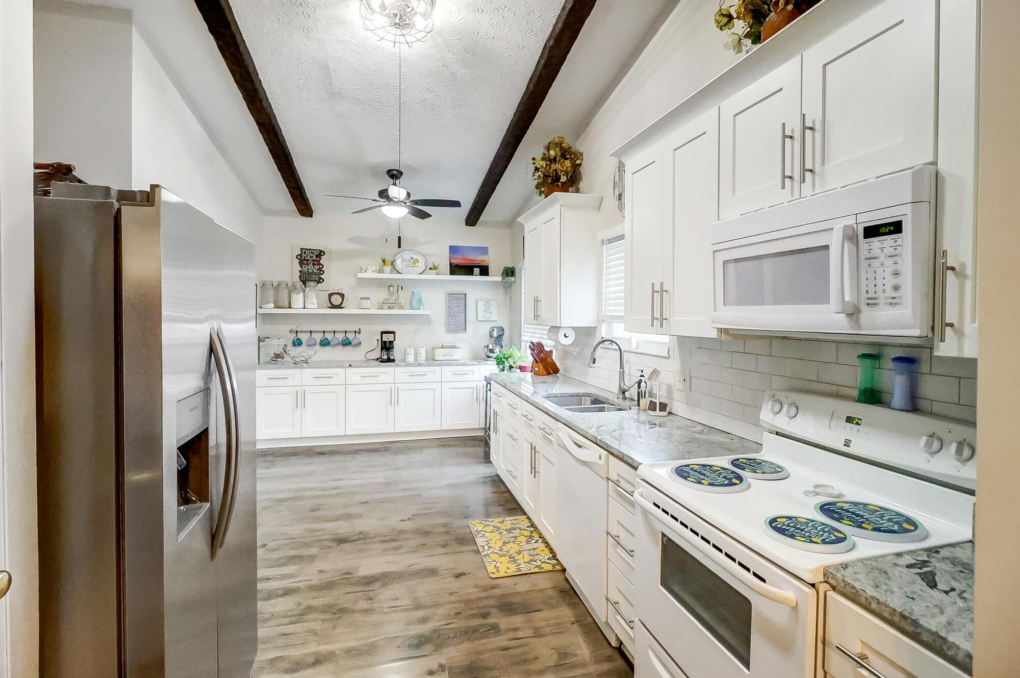 561 Clotts Road Columbus, OH 43230 - Photo 4 of 20 Custom Kitchen