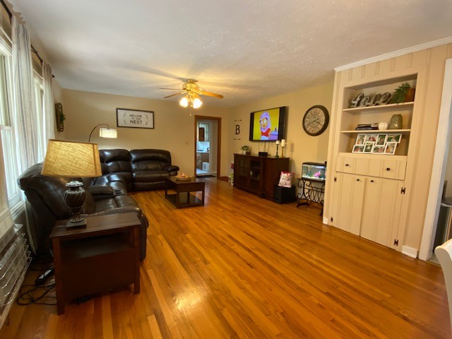 3764 Decherd Estill Road Winchester, TN 37398 - Photo 3 of 29 a living room with furniture and a flat screen tv