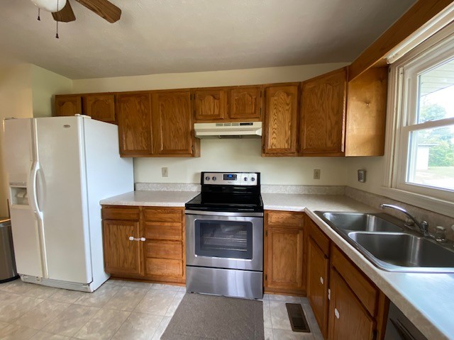 3764 Decherd Estill Road Winchester, TN 37398 - Photo 6 of 29 a kitchen with a stove a refrigerator and a sink
