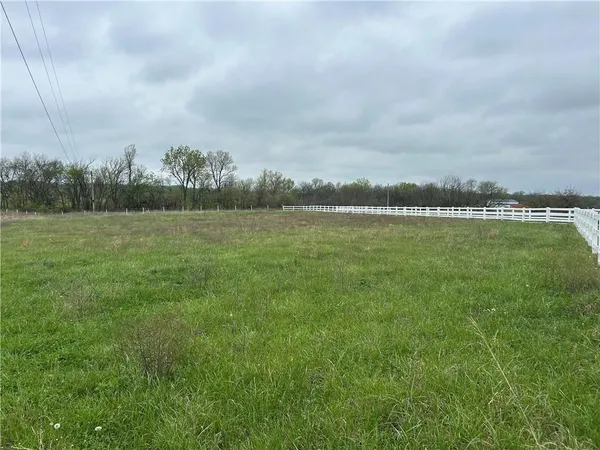 $560,000 | 1379 Northwest Hwy M, Chilhowee, MO 64733