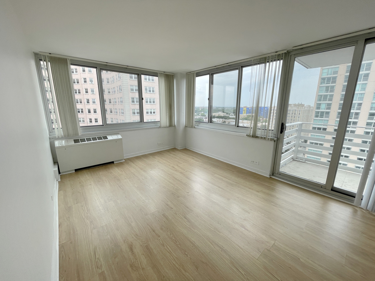 5601 North Sheridan Road, Unit 14E Chicago, IL 60660 - Photo 6 of 16 Gallery Image 6