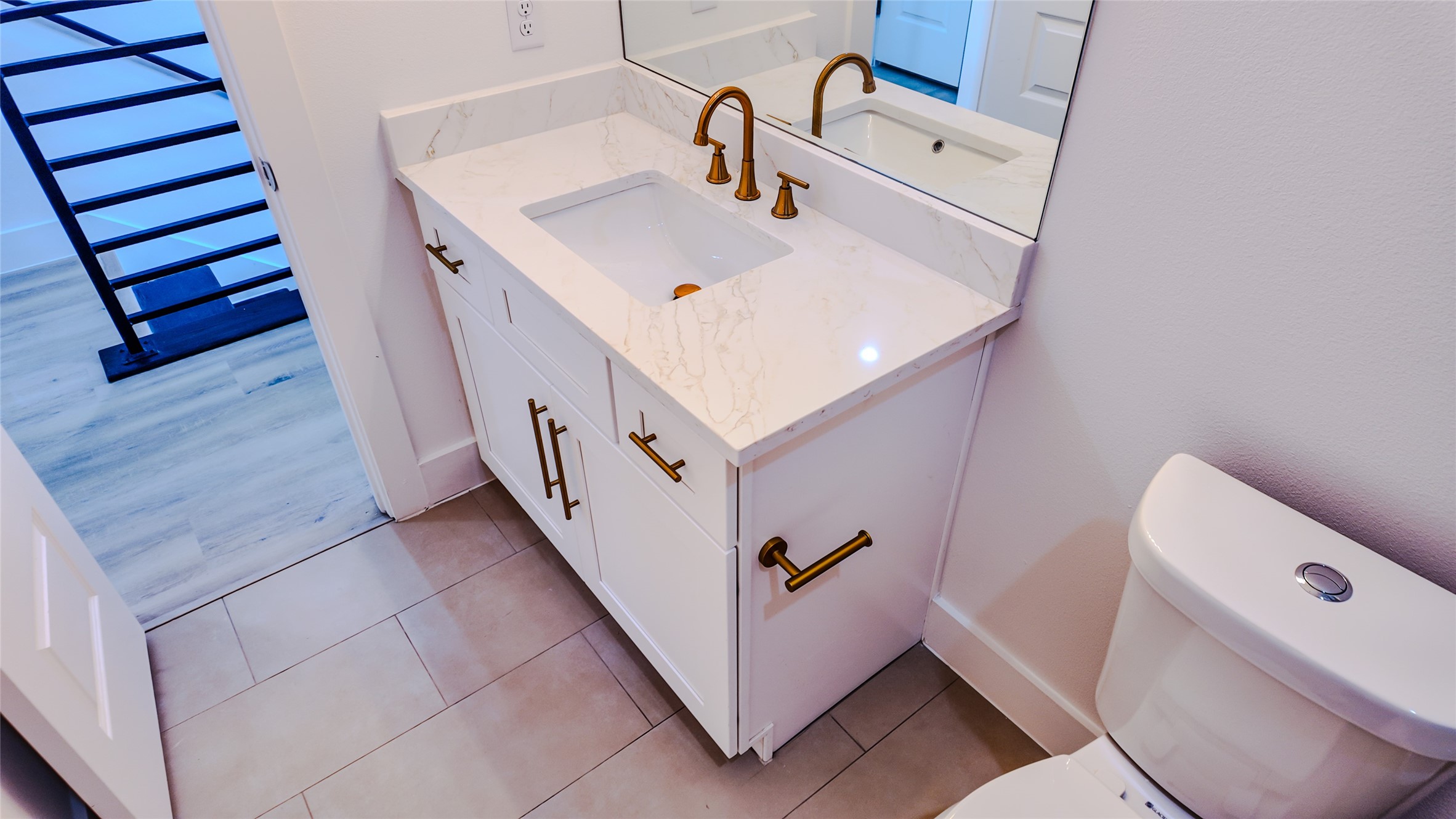 823 North Loop Houston, TX 77022 - Photo 18 of 23 a utility room with dryer and washer