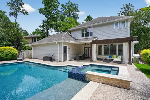$750,000 | 42 South Crisp Morning Circle, The Woodlands, TX 77382