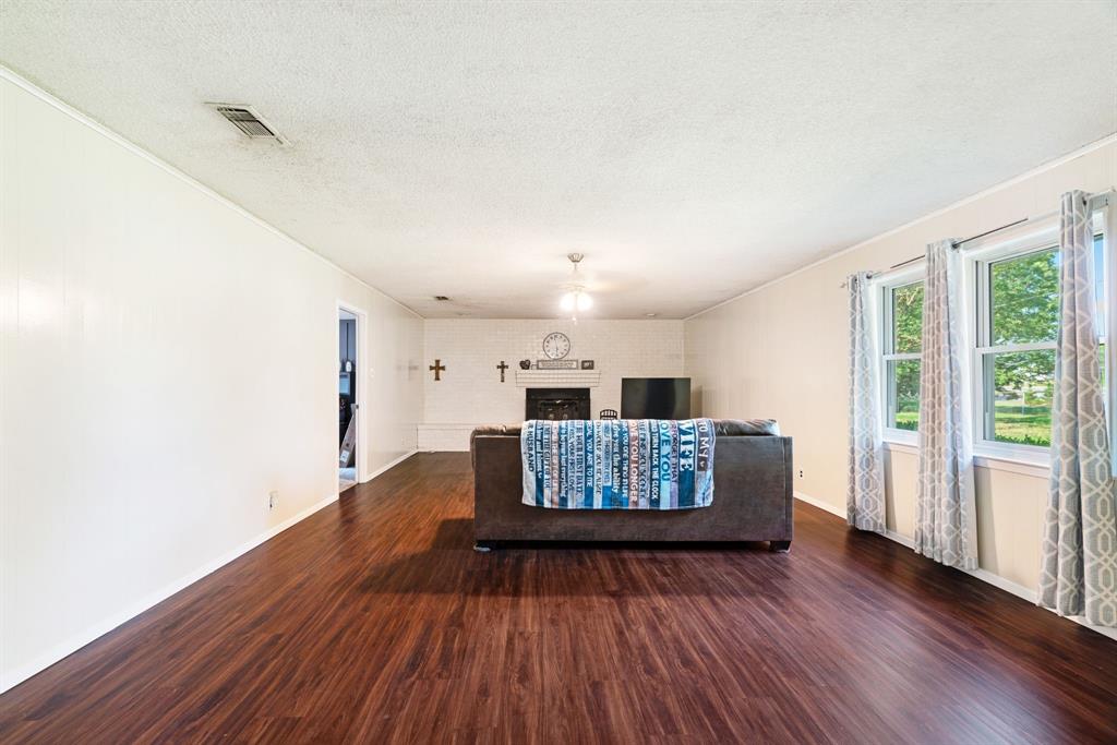 9157 Highway 271 Powderly, TX 75473 - Photo 7 of 28