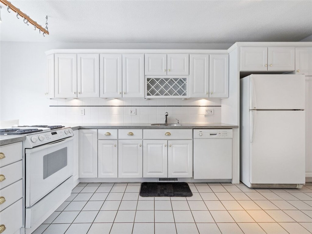 143 Windward Lane Bristol, RI 02809 - Photo 11 of 25