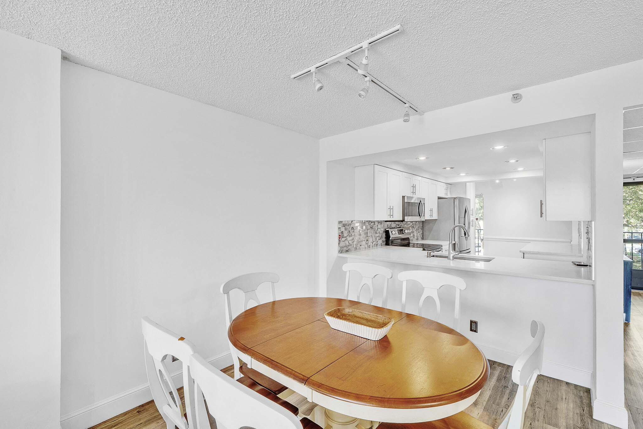 17 Royal Palm Way, Unit 3010 Boca Raton, FL 33432 - Photo 21 of 57 14 Dining Area
