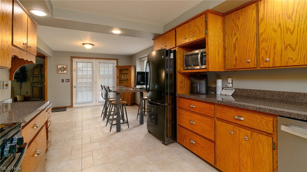 301 Perry Drive Northwest Canton, OH 44708 - Photo 18 of 34 Kitchen