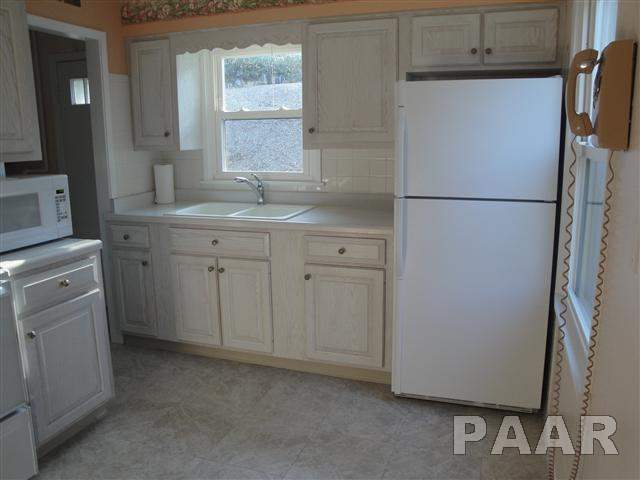 300 West Stonegate Road Peoria, IL 61614 - Photo 8 of 18 Gallery Image 8