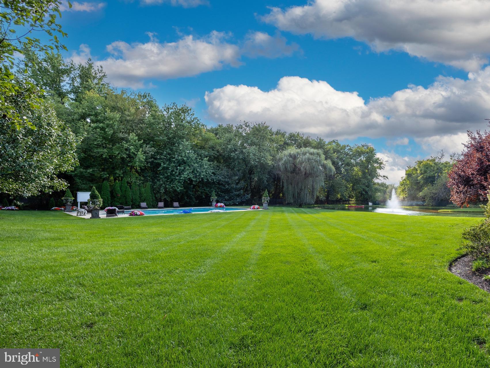 343 Bridgeboro Road Moorestown, NJ 08057 - Photo 51 of 52 a view of a garden and basketball court