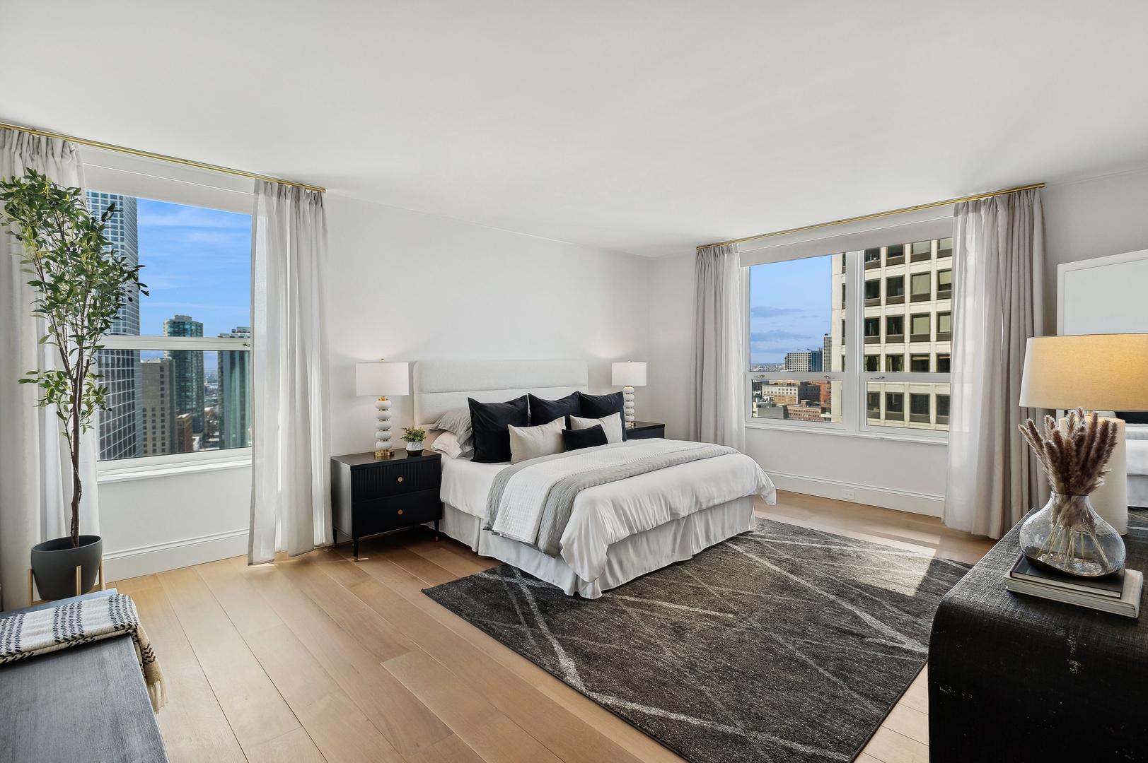 1040 North Lake Shore Drive, Unit 25D Chicago, IL 60611 - Photo 21 of 38