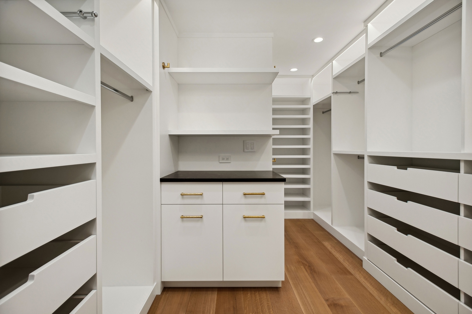 1040 North Lake Shore Drive, Unit 25D Chicago, IL 60611 - Photo 25 of 38