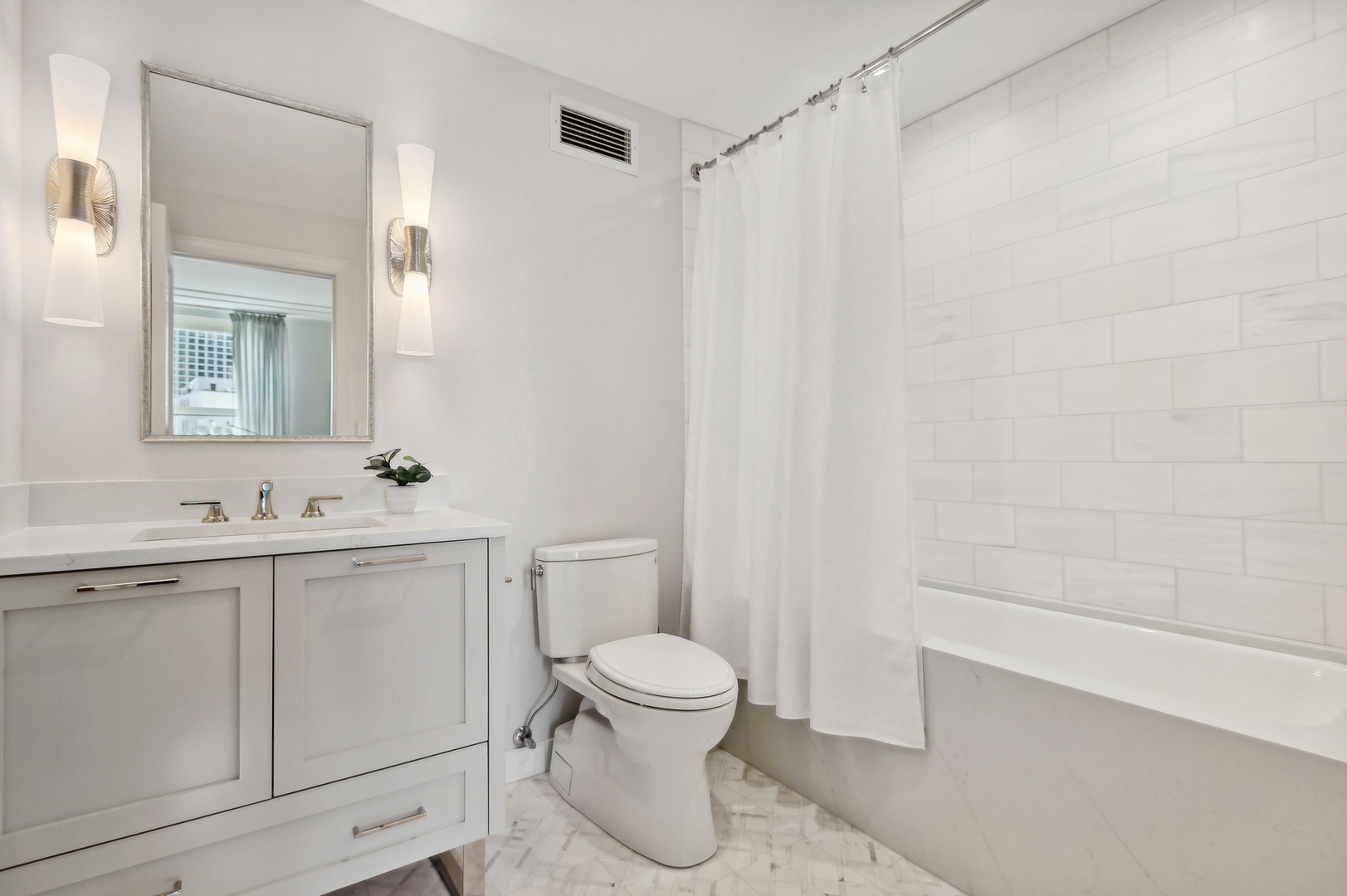 1040 North Lake Shore Drive, Unit 25D Chicago, IL 60611 - Photo 27 of 38