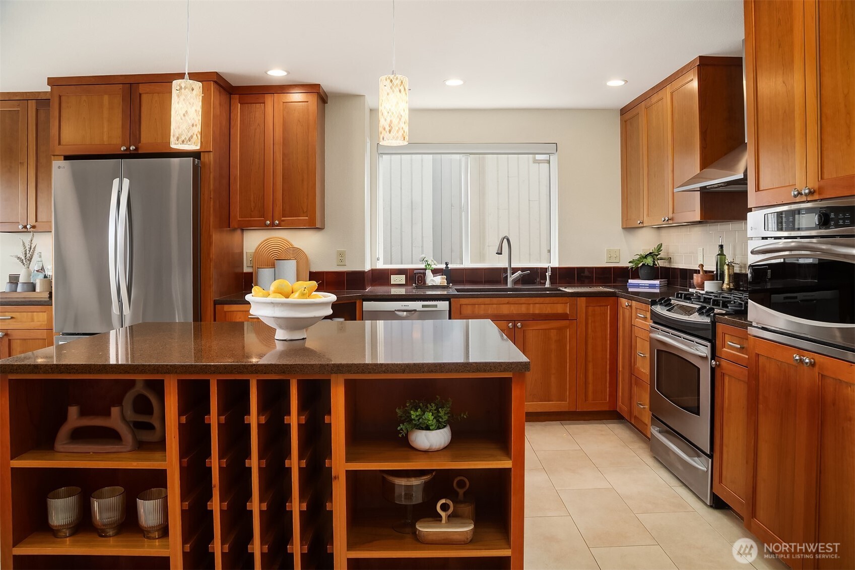 8530 54th Avenue Northeast Seattle, WA 98115 - Photo 14 of 40