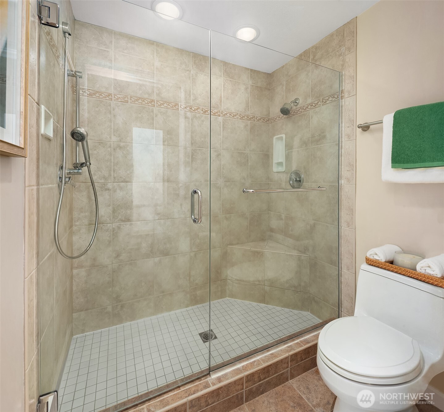 8530 54th Avenue Northeast Seattle, WA 98115 - Photo 21 of 40