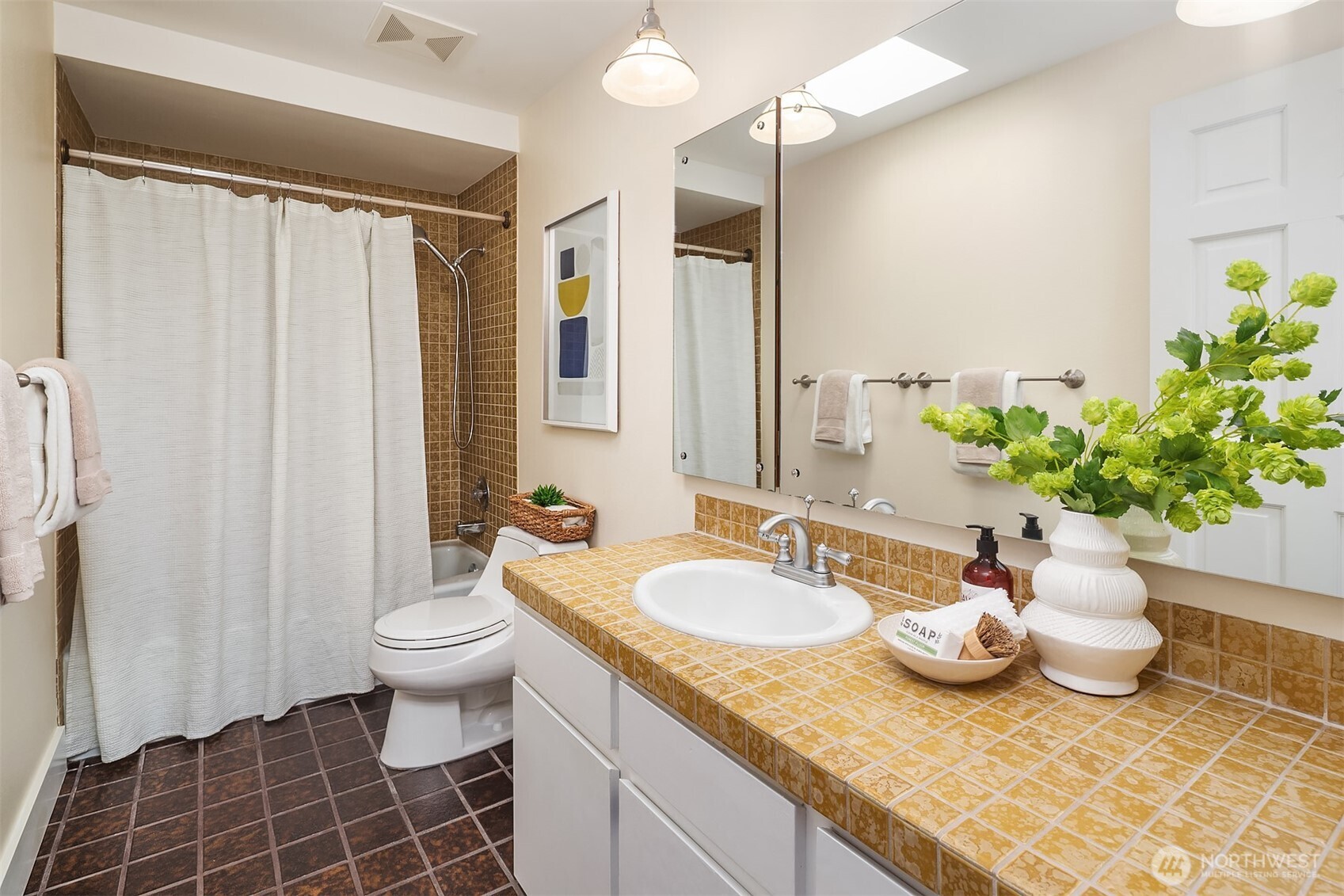 8530 54th Avenue Northeast Seattle, WA 98115 - Photo 23 of 40