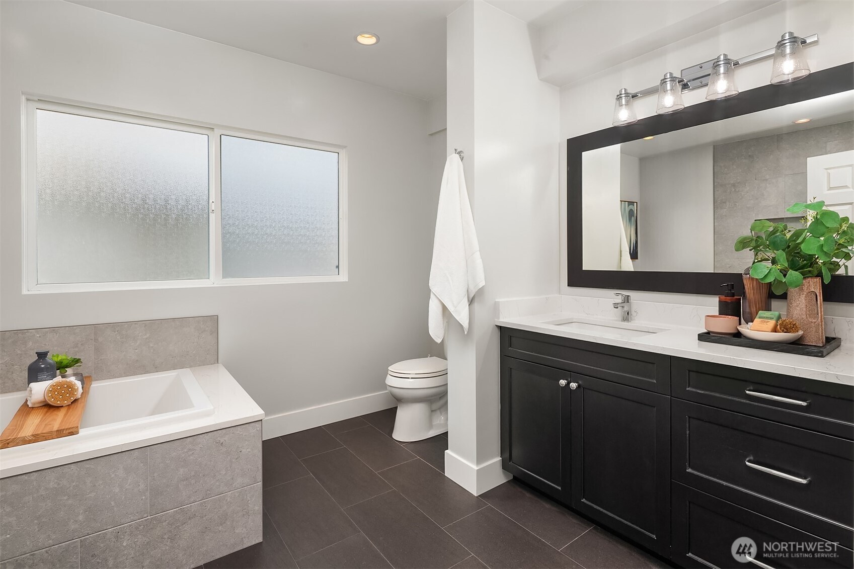 8530 54th Avenue Northeast Seattle, WA 98115 - Photo 32 of 40
