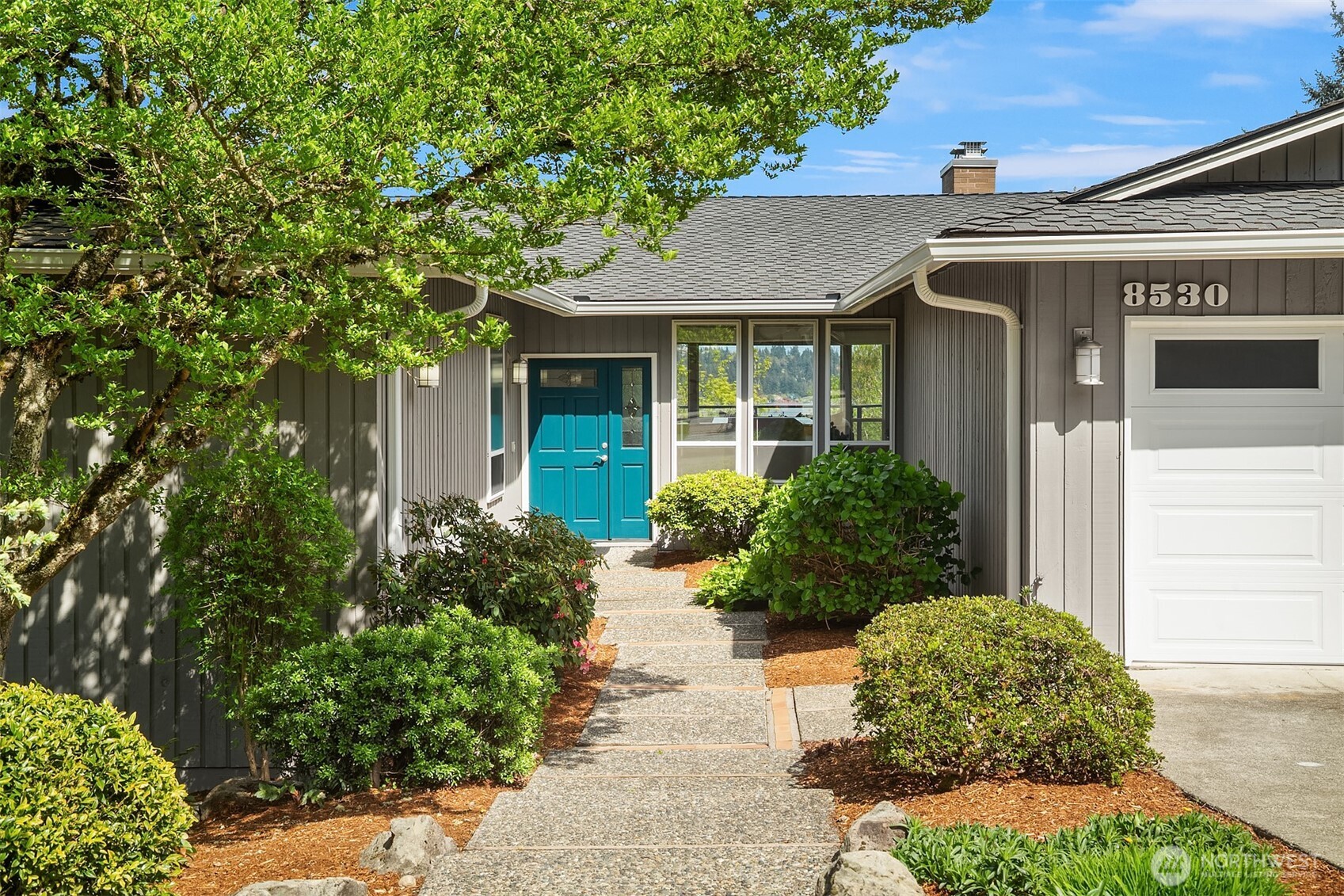 8530 54th Avenue Northeast Seattle, WA 98115 - Photo 4 of 40