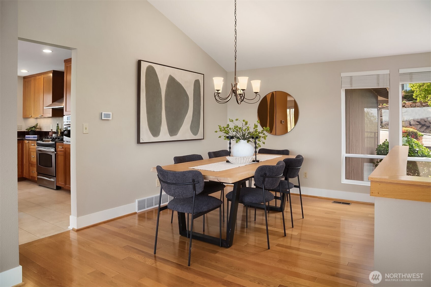 8530 54th Avenue Northeast Seattle, WA 98115 - Photo 10 of 40