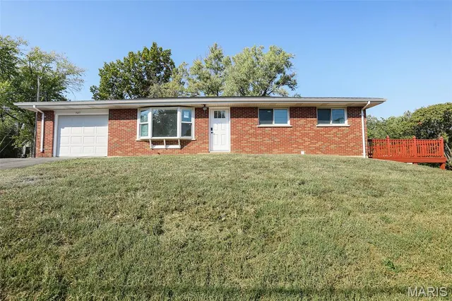 $289,990 | 5211 Hunning Road, High Ridge, MO 63049