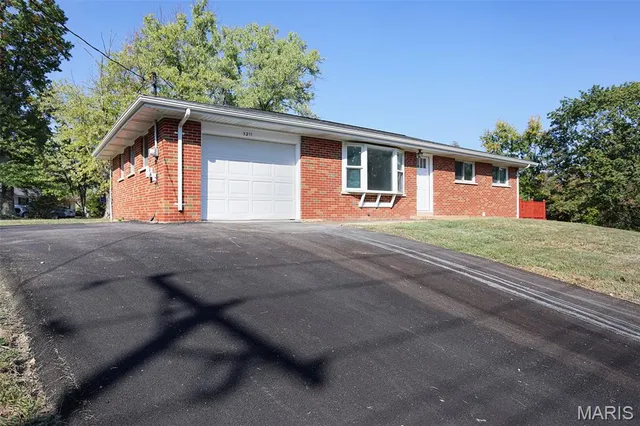 $289,990 | 5211 Hunning Road, High Ridge, MO 63049