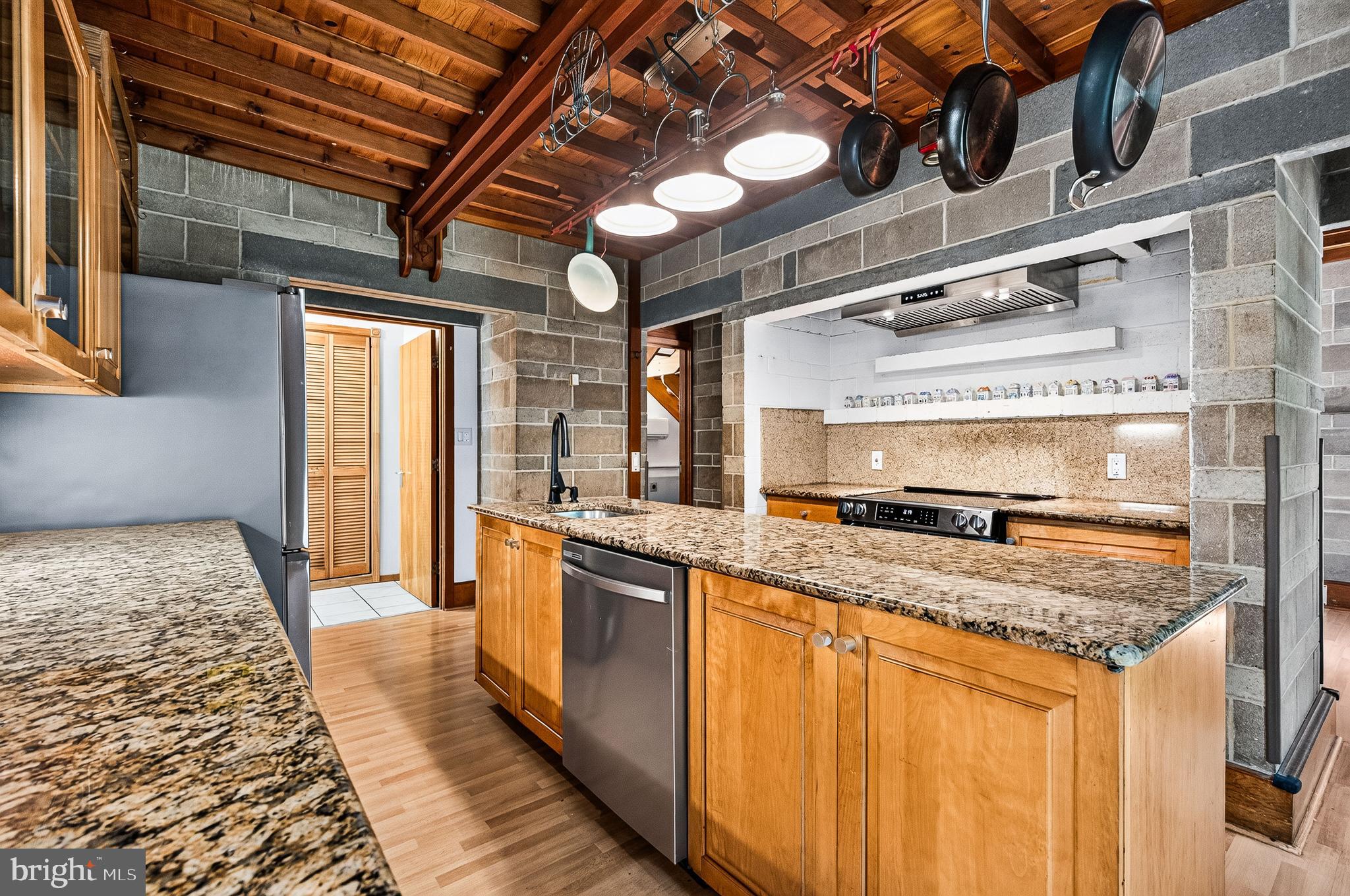 10817 Cross School Road Reston, VA 20191 - Photo 28 of 89 Kitchen