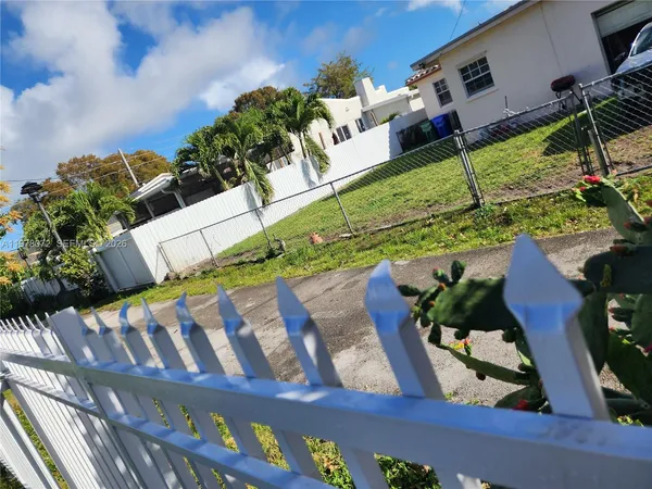 $3,275 | 1030 Northwest 48th Street, Miami, FL 33127