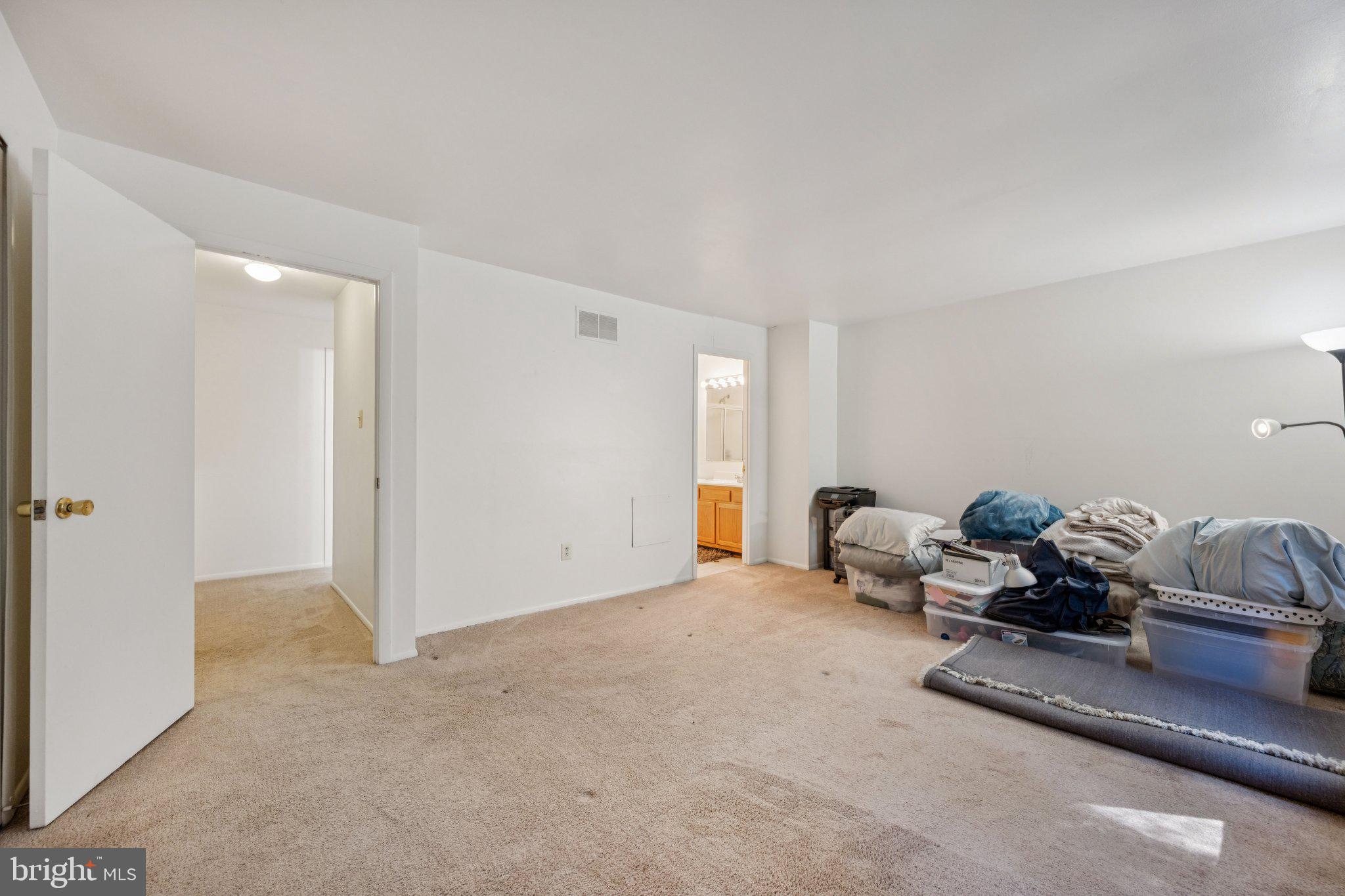 10522 East Wind Way Columbia, MD 21044 - Photo 10 of 21 a living room with furniture
