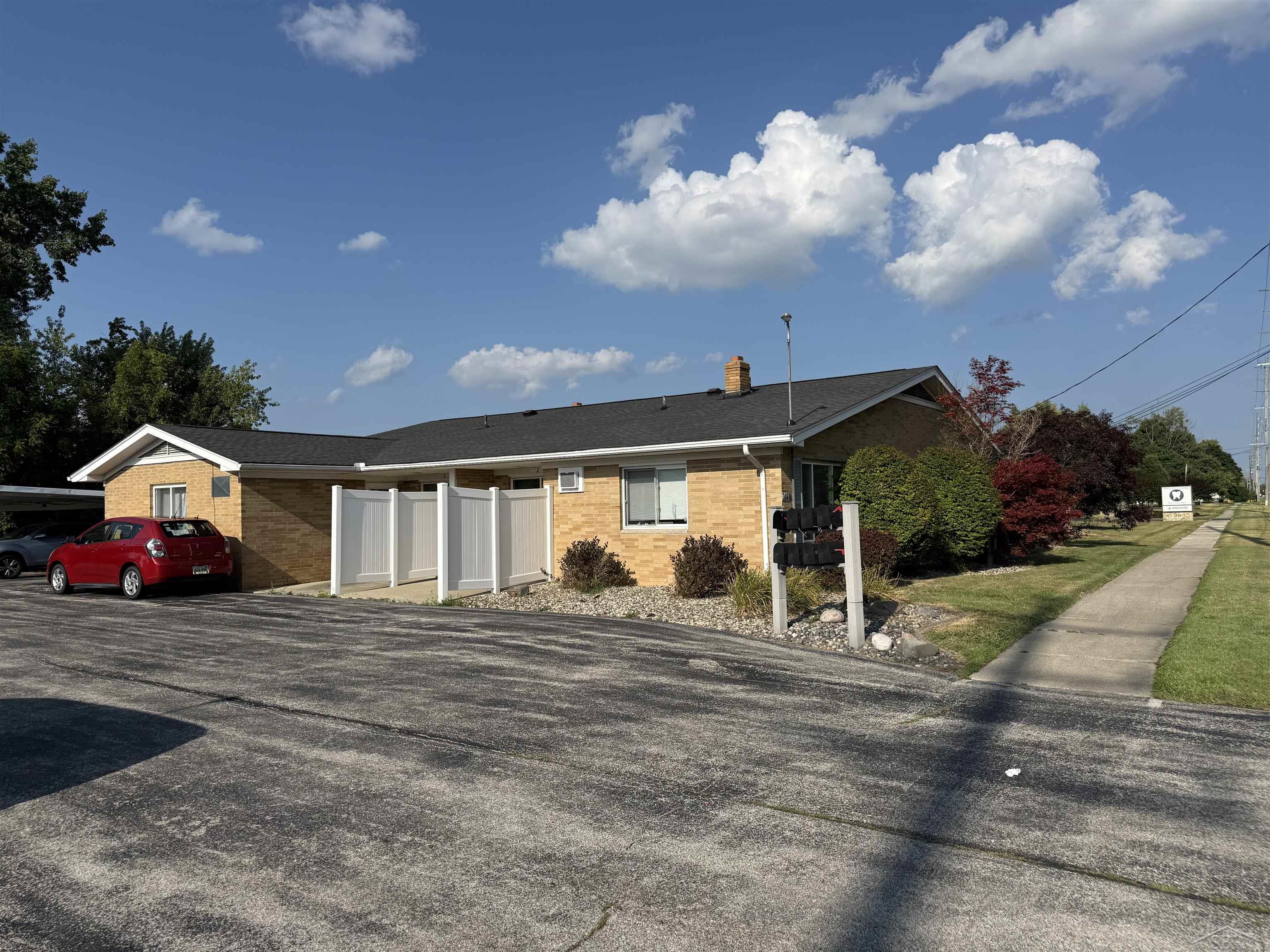 3480 Shattuck Road Saginaw, MI 48603 - Photo 3 of 14 50185344-49d99a5e-fadd-4f64-ad85-66caa2c3b5a1.JPG