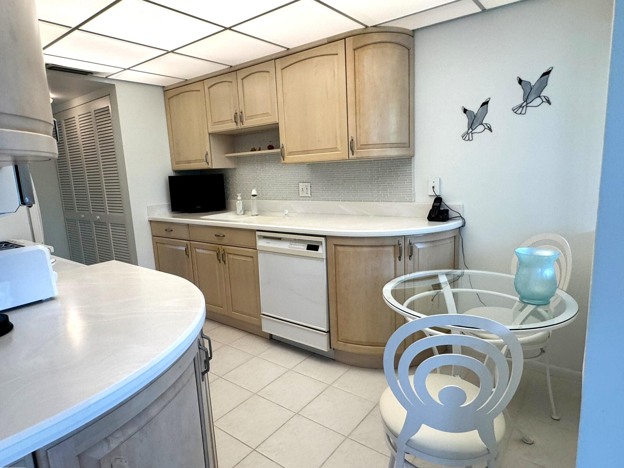 799 Jeffery Street, Unit 4100 Boca Raton, FL 33487 - Photo 8 of 43 Kitchen & Breakfast Table