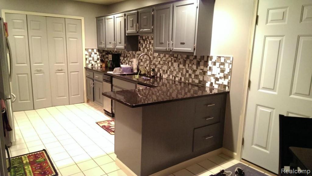 1213 Candlestick Lane, Unit 118 Rochester, MI 48306 - Photo 3 of 16 Candlestick Kitchen 1.jpg