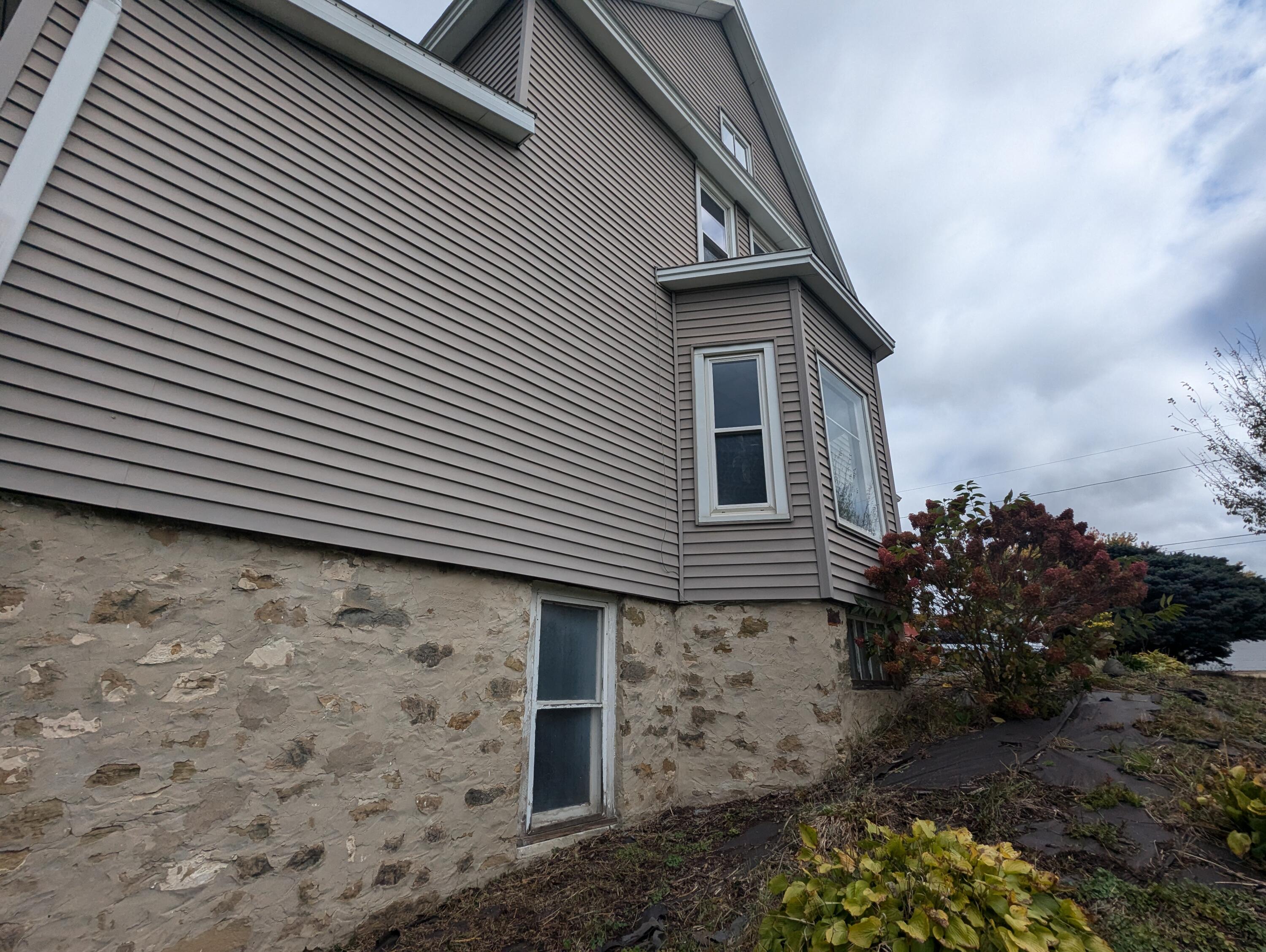 916 South Water Street Sparta, WI 54656 - Photo 3 of 31 PXL_20251023_165428307