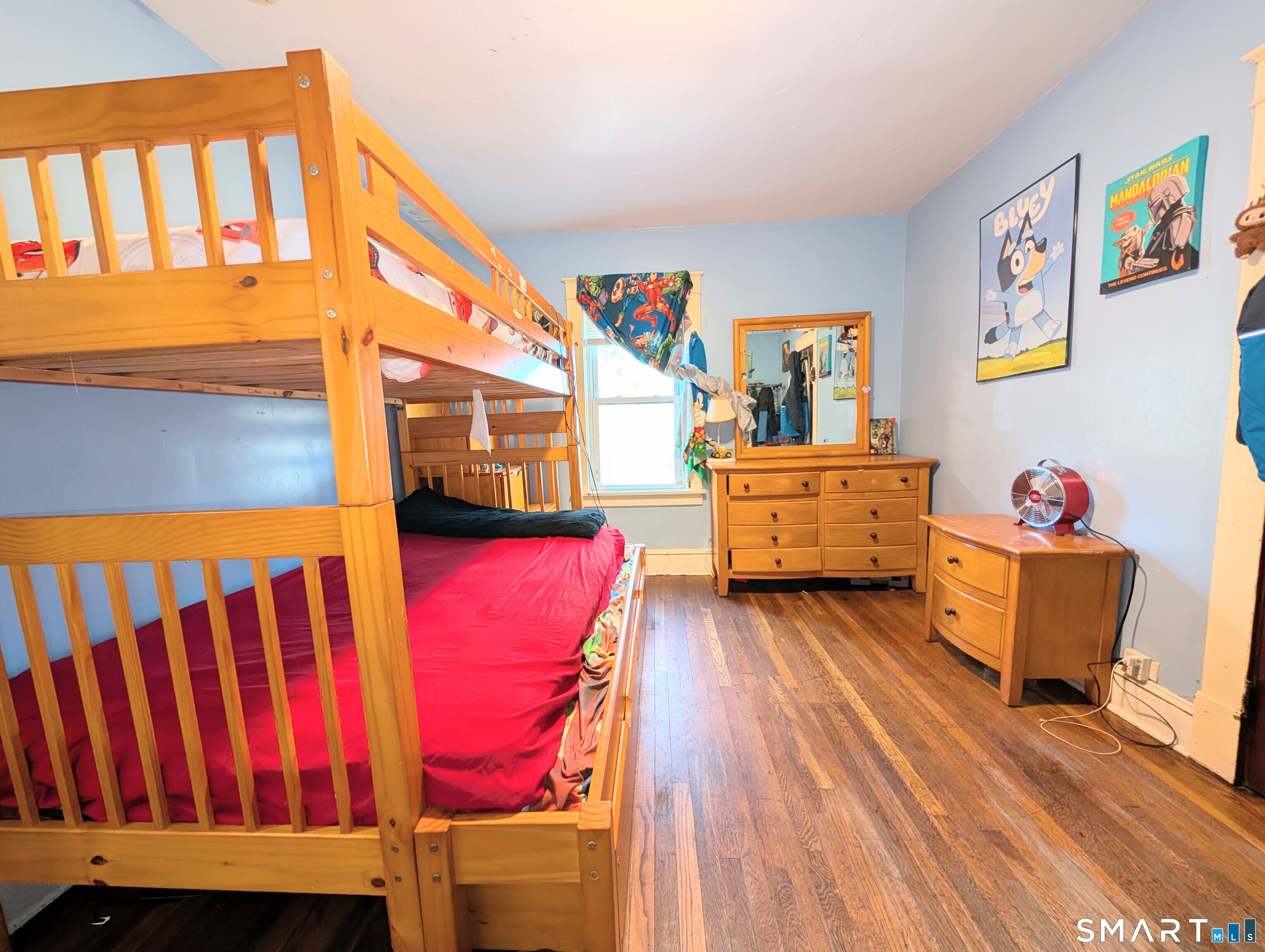 905 Cooke Street Waterbury, CT 06704 - Photo 21 of 42 a living room with furniture
