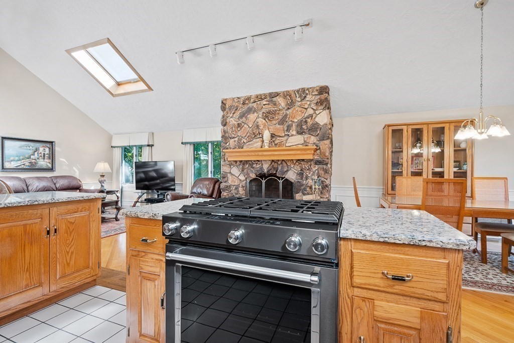 3 Phillips Road Tewksbury, MA 01876 - Photo 8 of 36 Gallery Image 8