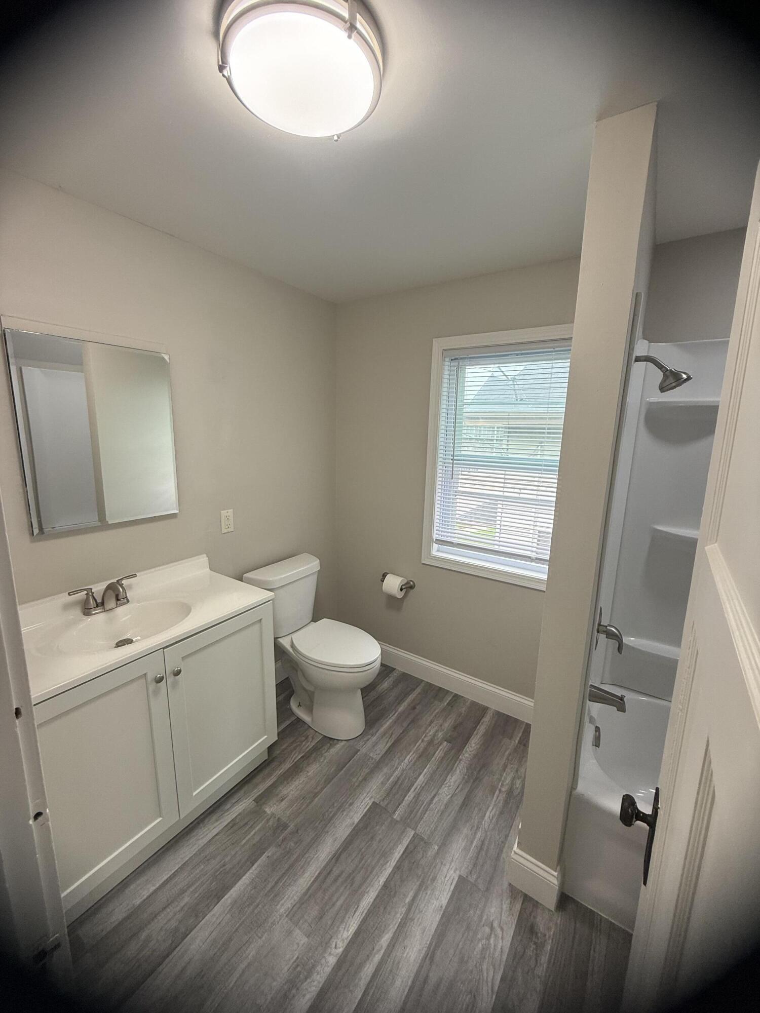 7235 Sheridan Road Kenosha, WI 53143 - Photo 23 of 26 Full Bath