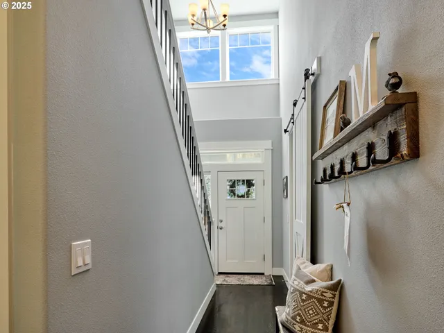 a view of an entryway with furniture