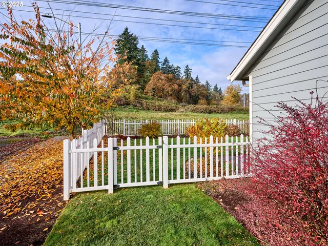 a view of a pathway of a house with wooden fence