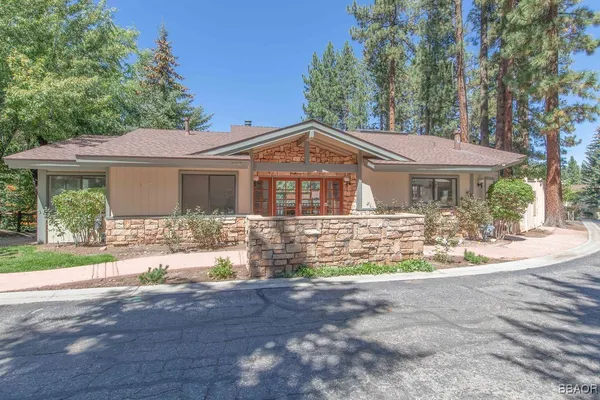 $575,000 | 43091 Bear Creek Court, Unit 43091, Big Bear Lake, CA 92315