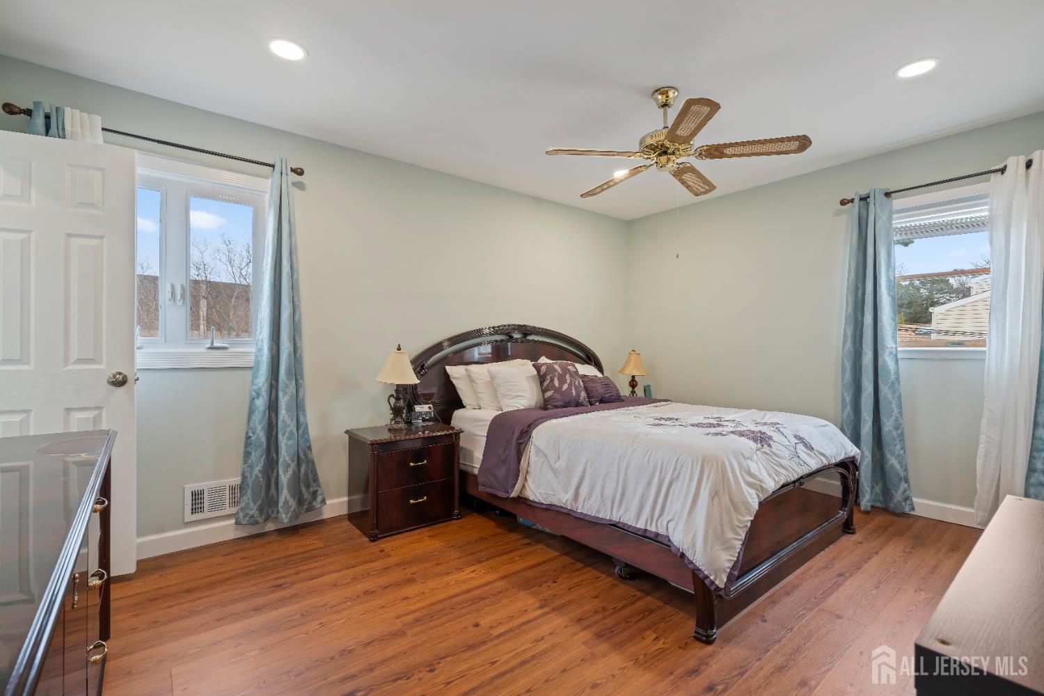 43 Wellington Road East Brunswick, NJ 08816 - Photo 7 of 23