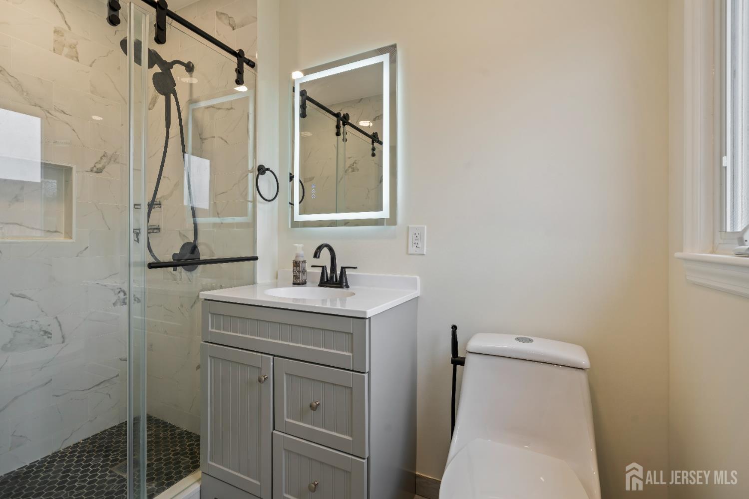 43 Wellington Road East Brunswick, NJ 08816 - Photo 8 of 23