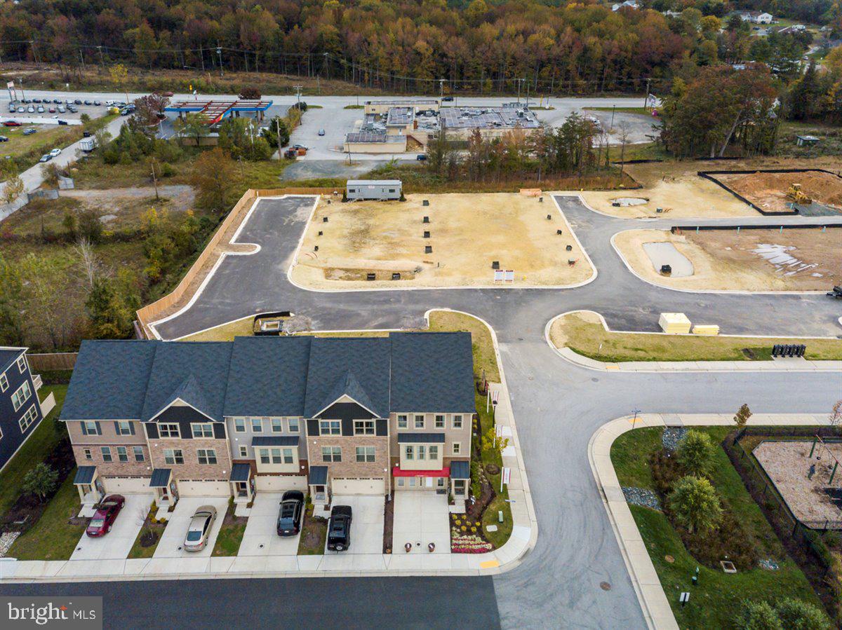 2 Car Garage w/guest parking