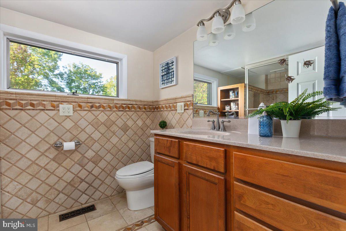 146 Lizzie Mills Road Castleton, VA 22716 - Photo 33 of 91 full bathroom