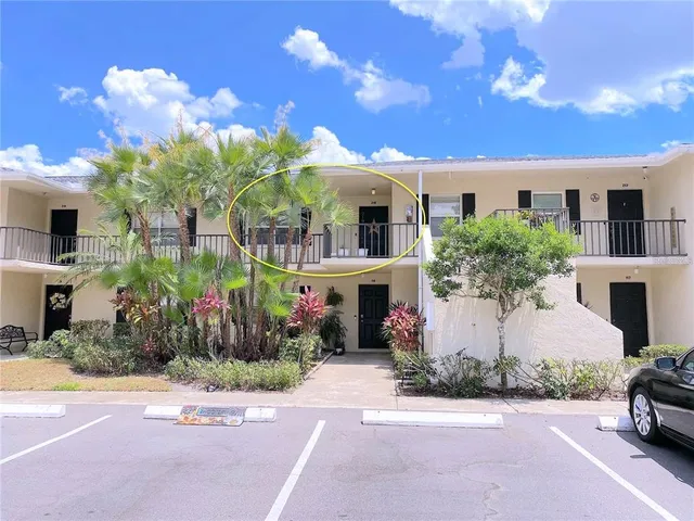 $1,800 | 7041 West Country Club Drive North, Unit 218, Sarasota, FL 34243