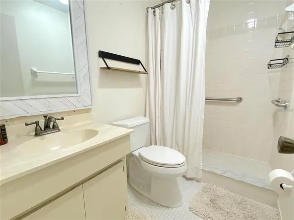 $2,200 | 7041 West Country Club Drive North, Unit 218, Sarasota, FL 34243