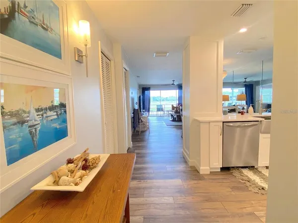 $2,200 | 7041 West Country Club Drive North, Unit 218, Sarasota, FL 34243
