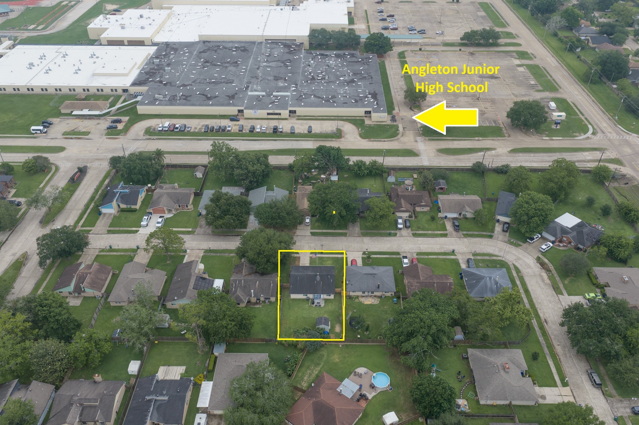 10 Wagon Ln Loop Angleton, TX 77515 - Photo 28 of 28 an aerial view of residential houses with outdoor space and swimming pool