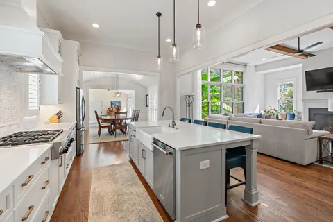 $1,925,000 | 2006 A Overhill Drive, Nashville, TN 37215