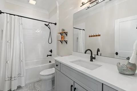 $1,925,000 | 2006 A Overhill Drive, Nashville, TN 37215