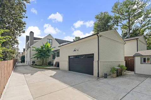 $1,925,000 | 2006 A Overhill Drive, Nashville, TN 37215
