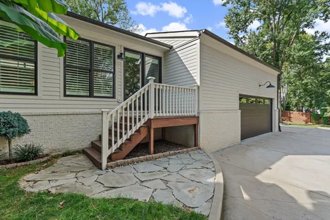 $1,925,000 | 2006 A Overhill Drive, Nashville, TN 37215