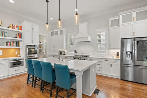 $1,925,000 | 2006 A Overhill Drive, Nashville, TN 37215